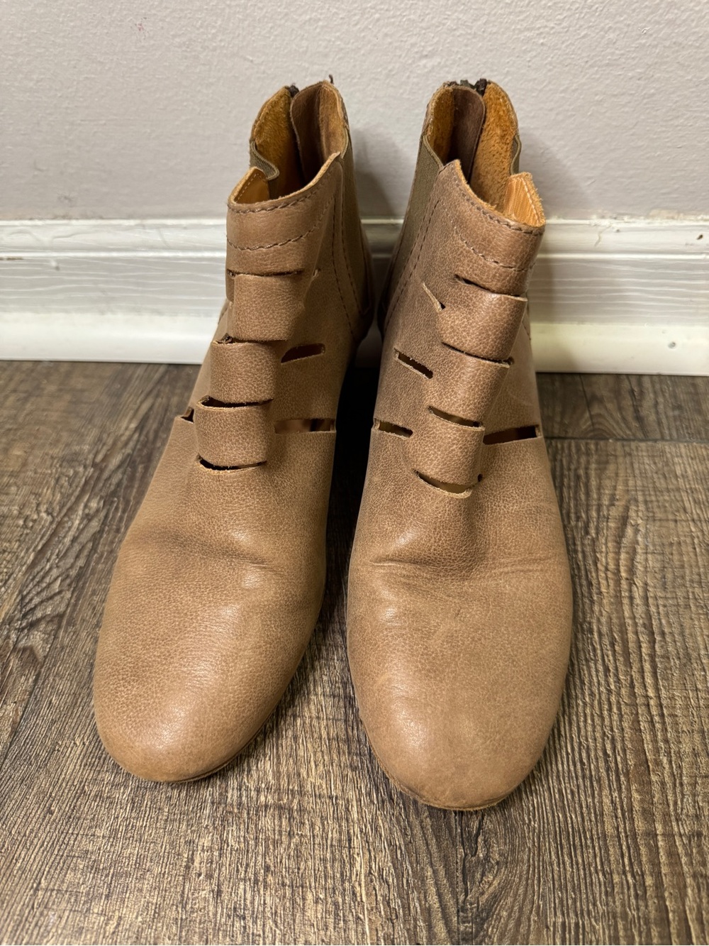 Aquatalia Women's Tan Cutout Ankle‎ Boots